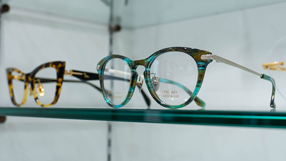 Custom-made eyeglasses by JUN GINZA
