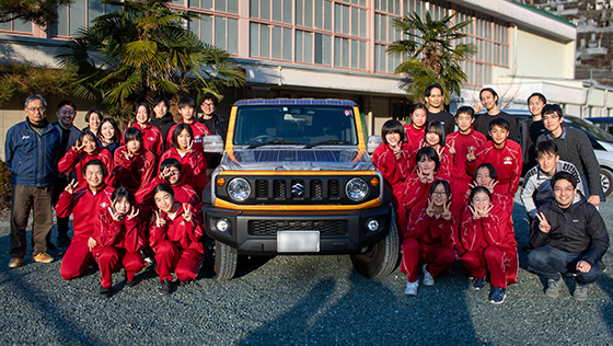 Group photo with students from Misakubo Junior High School