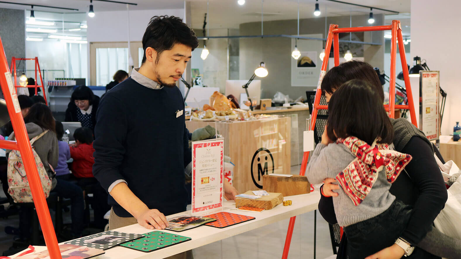 株式会社Makers’のCOO 松田純平氏（写真左）
