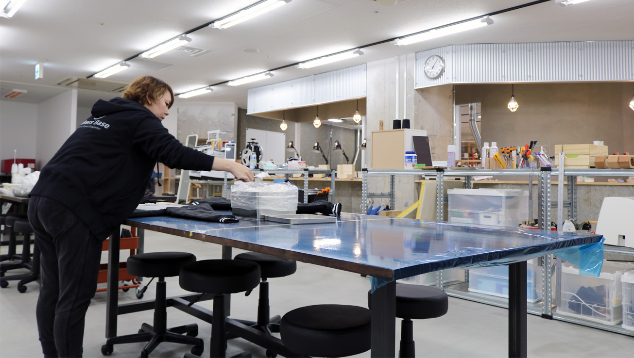 The fabrication space is so spacious for its location inside a department store.