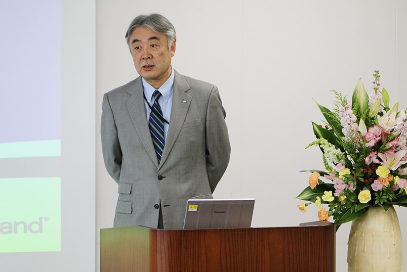 President Fujioka providing words of encouragement to the new employees.