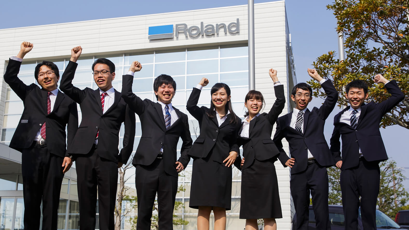 Roland DG's seven new employees for FY2018