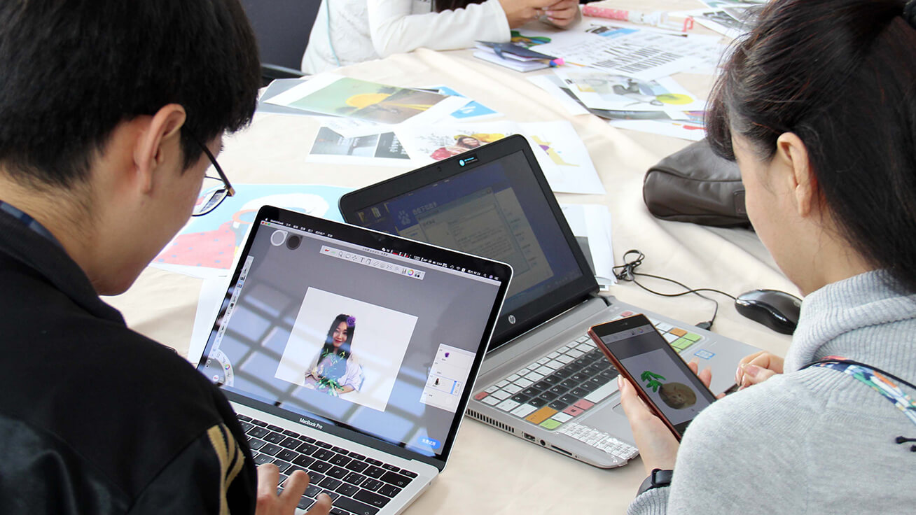 Workshop participants edited their own photos using the smartphone app and software.