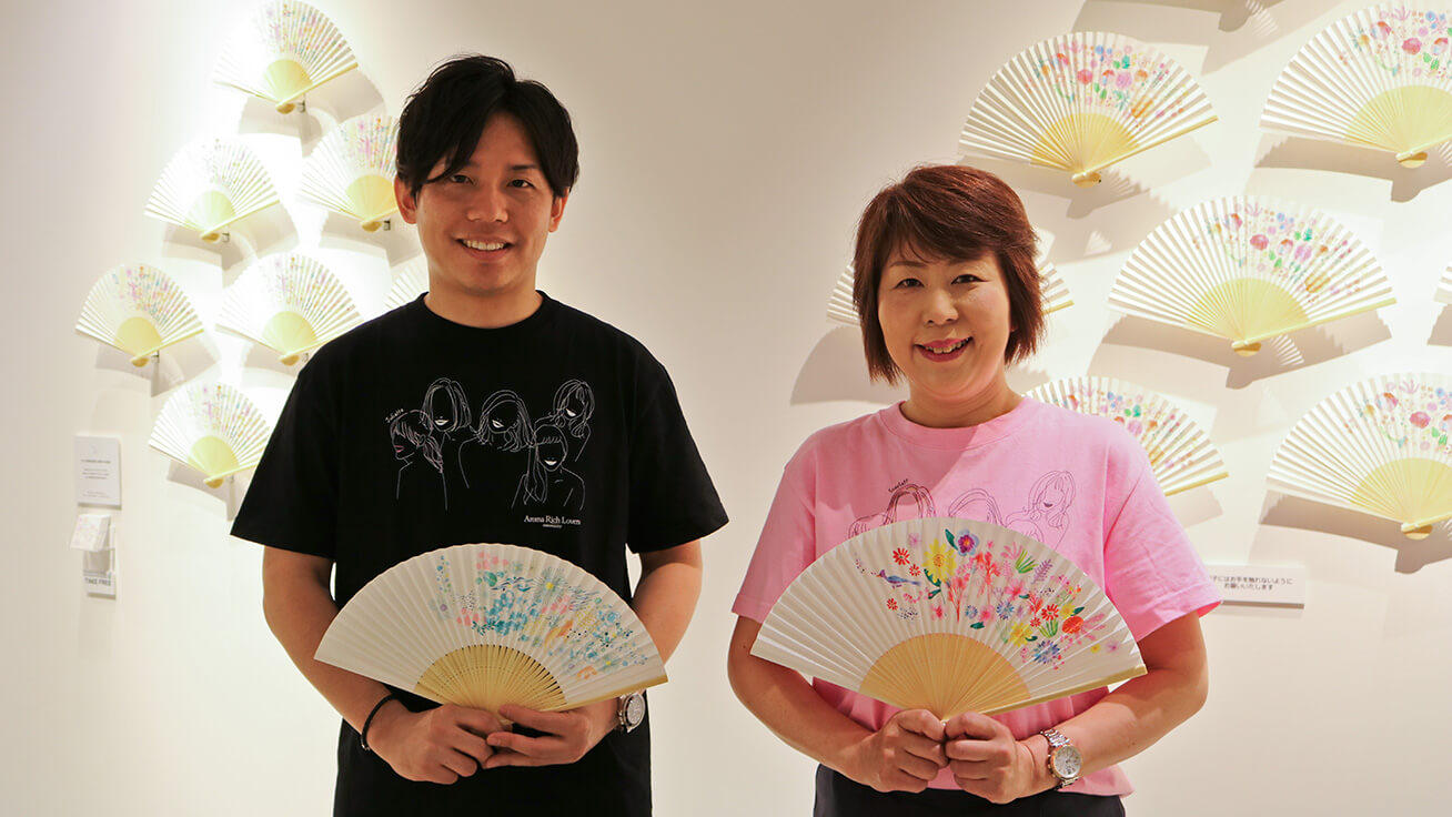 Rika Kato (right) and Koji Hamada (left) from Lion Corporation