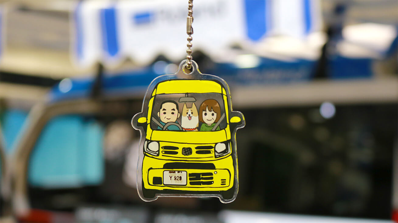One-of-a-kind car-shaped key chains printed with illustrated portraits or facial photos.