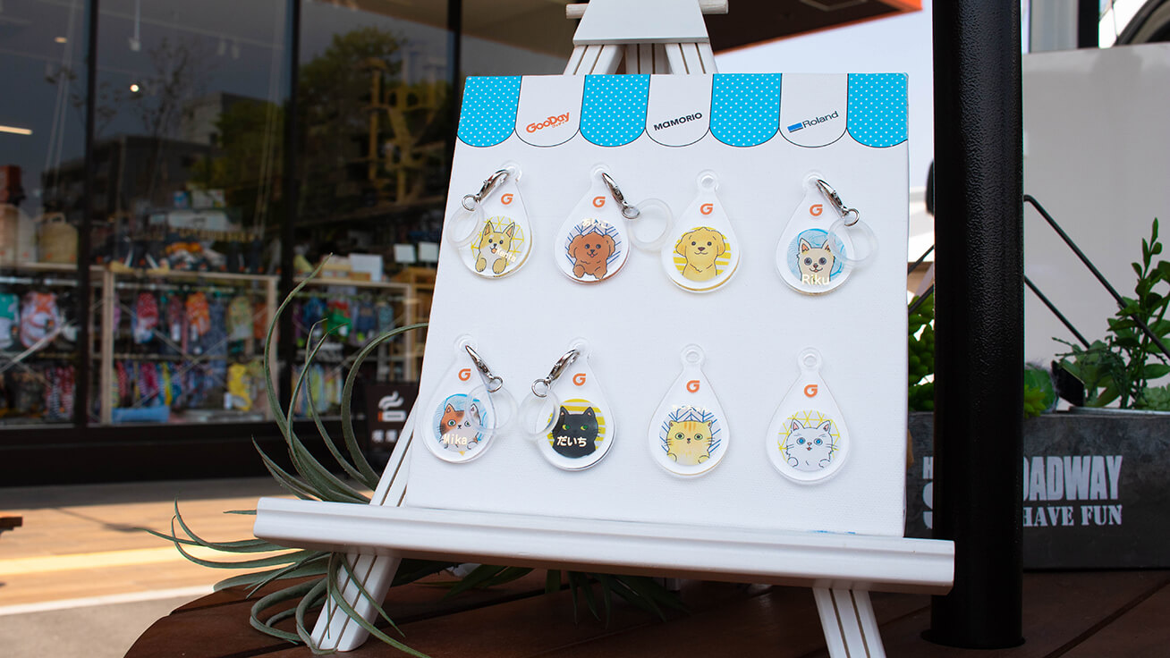 Visitors loved the selection of eight types of dog and cat illustrations for custom dog tags for umbrellas made available especially for the event.
