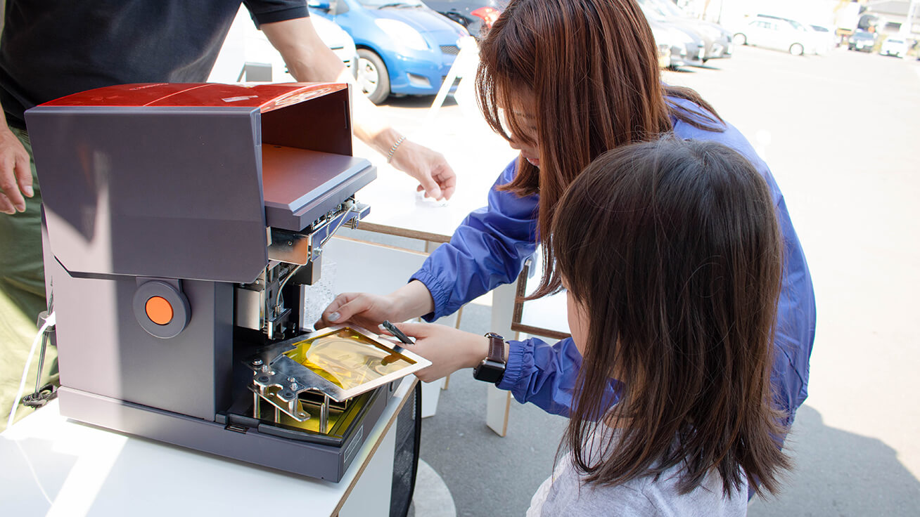 The LD-80 laser foil decorator was used to transfer names to dog tags selected by visitors.