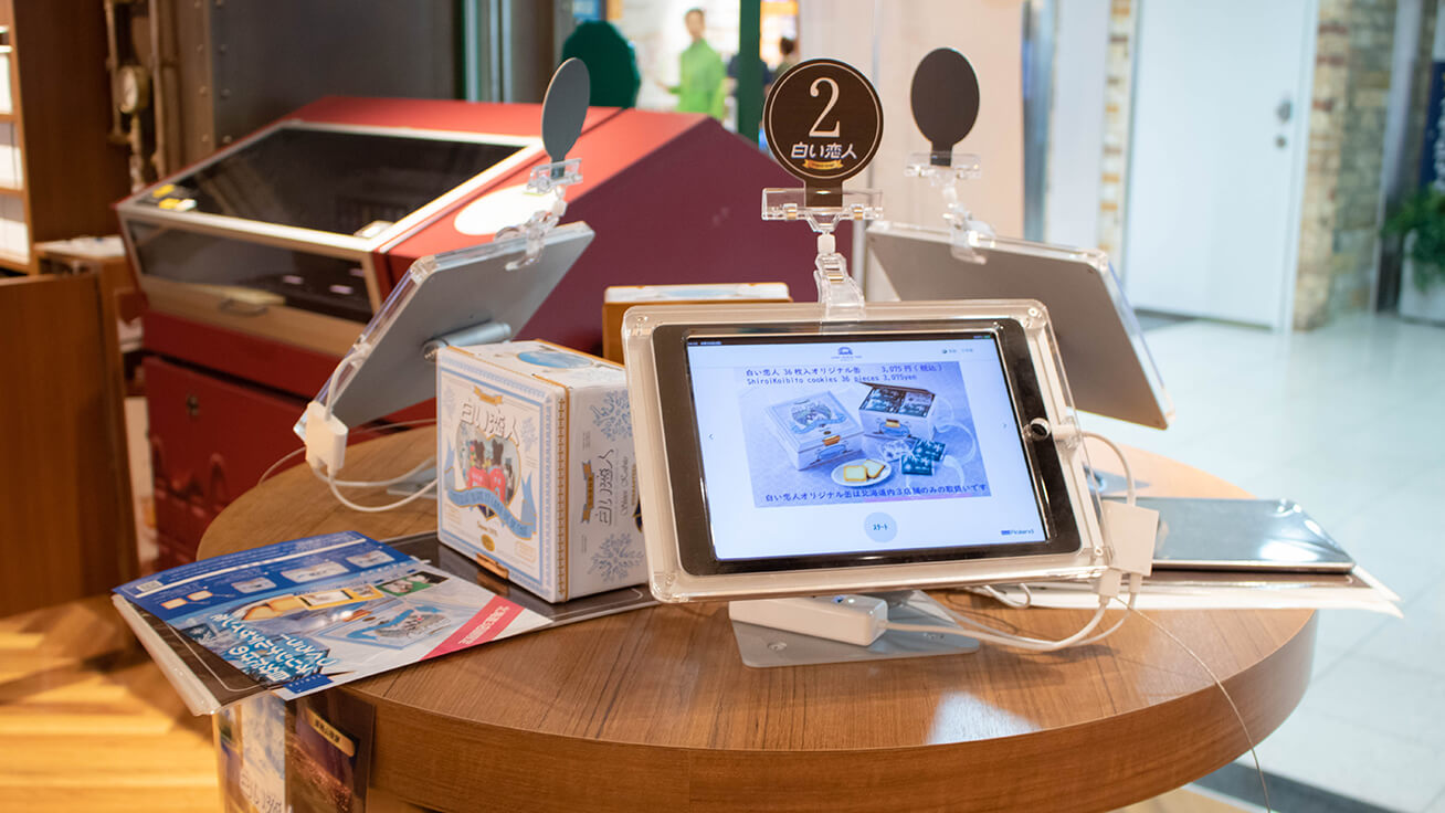 All editing, from designing to printing, can be done in the customization space in the café.