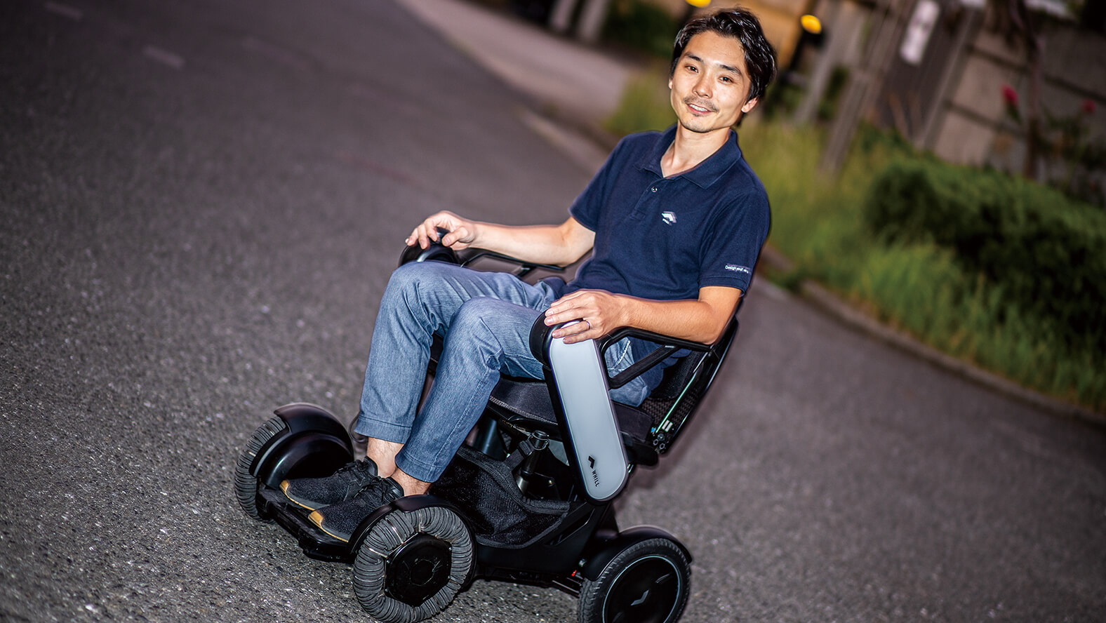 乗ってみたくなる電動車椅子「WHILL」