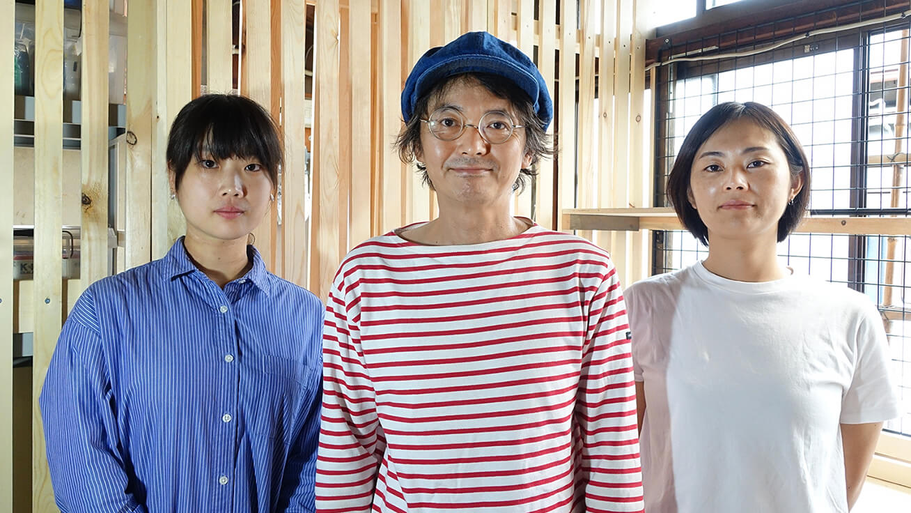 Kyota Takahashi (center), his office staff Mito Murakami (left) and Reiko Kawaguchi (right)
