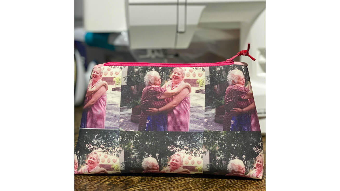 Customers have the option to choose their favorite images printed on the front, back, and inside of zipper bags.