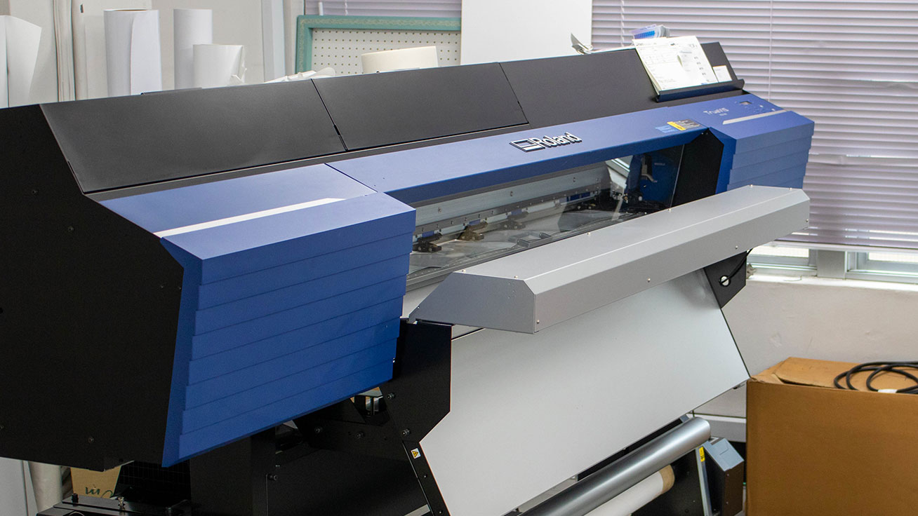 The TrueVIS VG2-540 is capable of producing new colors with its orange and green ink.