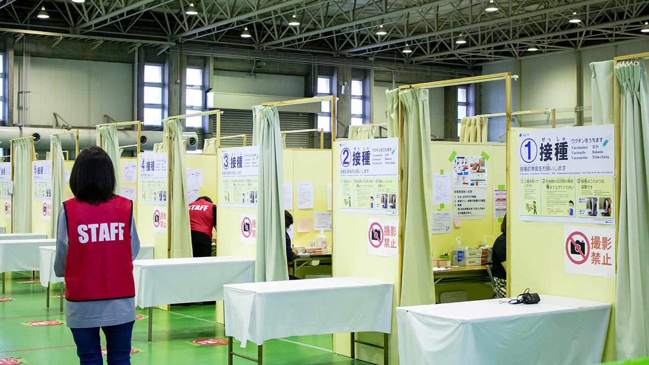 Mass vaccination center at the Hamamatsu City Synthesis and Industry Exhibition Pavilion