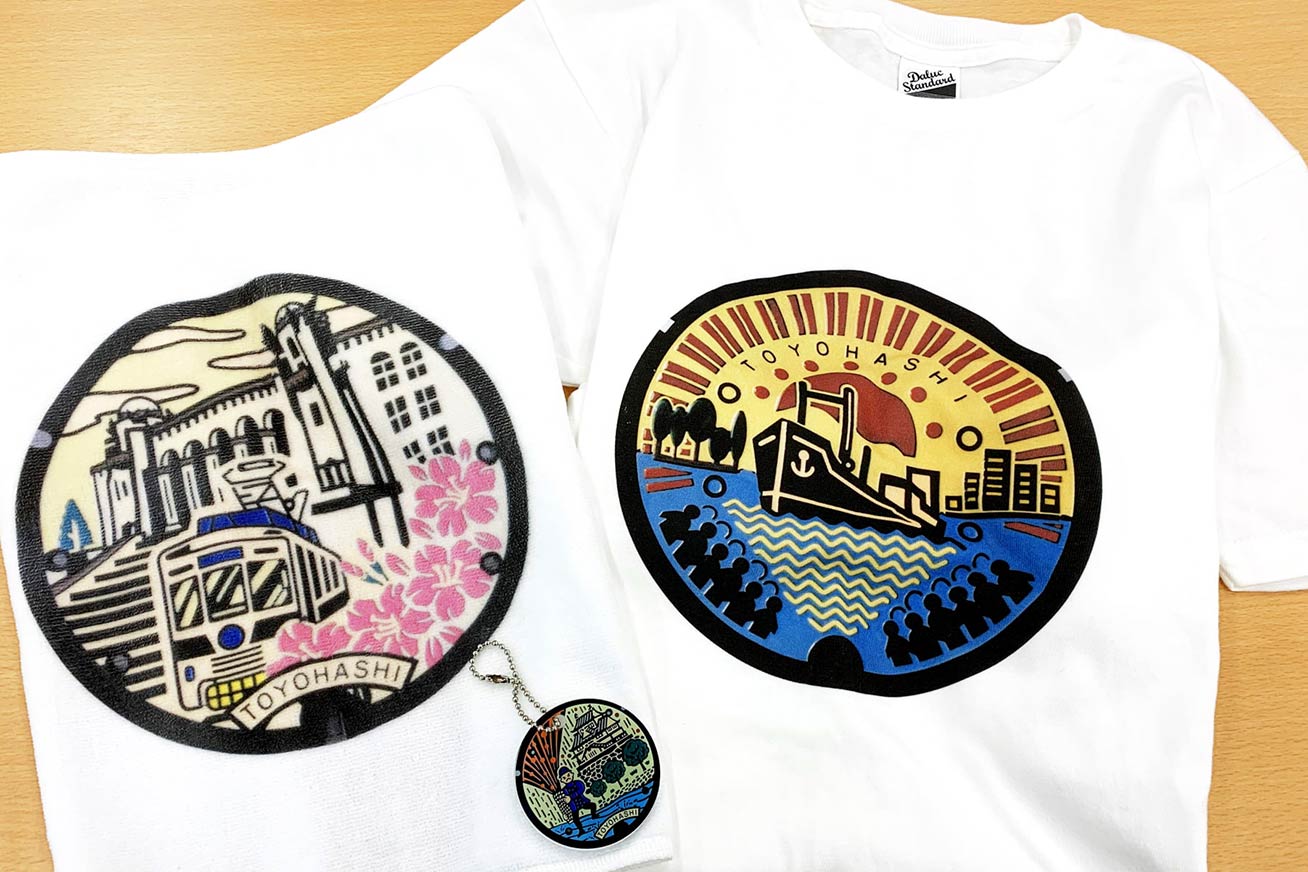 Toyohashi’s retro-style manhole designs were printed onto t-shirts and key chains.
