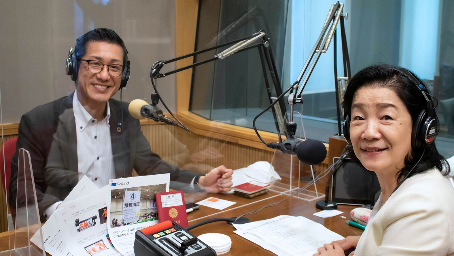 社長の田部とパーソナリティの村松尋代さん