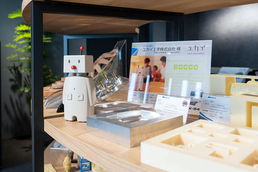 The MDX series designed prototypes and fabricated molds of the BOCCO communication robot made by Yukai Engineering Inc.