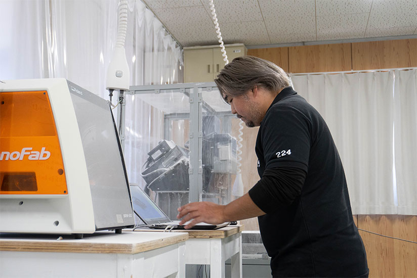 Tsuji creates all the mold data.