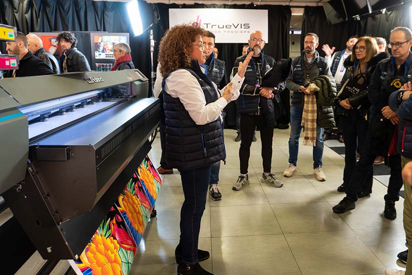 The demonstration of an environmentally-friendly resin printer attracted a lot of attention.