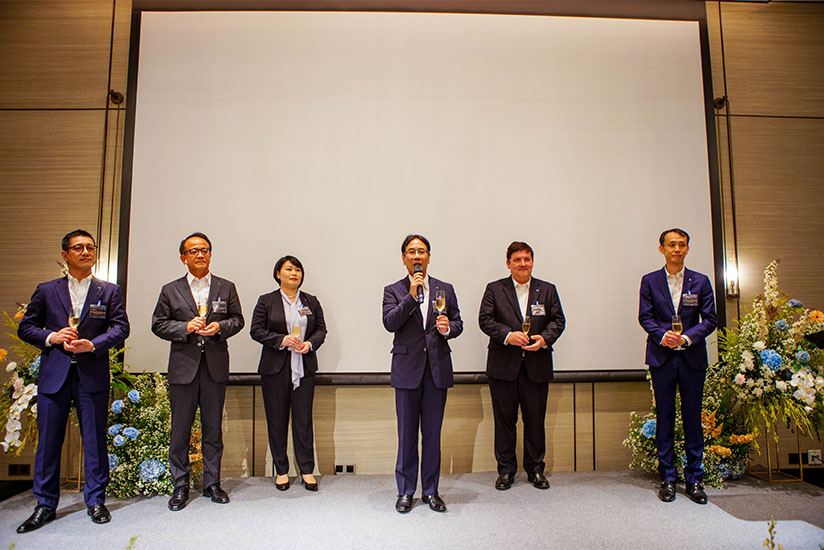 Introduction of executives from Japan