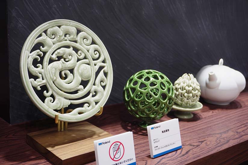 バインダージェット方式3Dプリンターで製作した陶器の置物