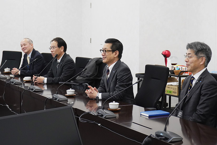 Meeting with President Tanabe (second from the right) and executives