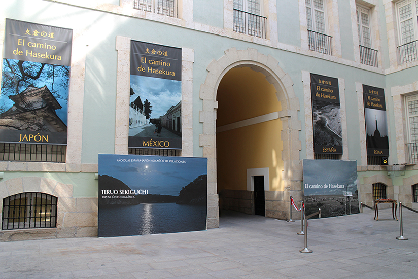 「支倉の道」写真展会場となった 王立サン・フェルナンド美術アカデミーと大型