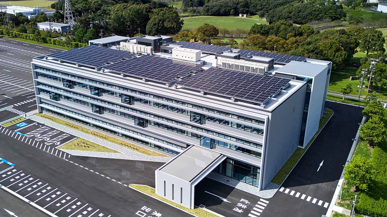 Head office rooftop solar power generation panel